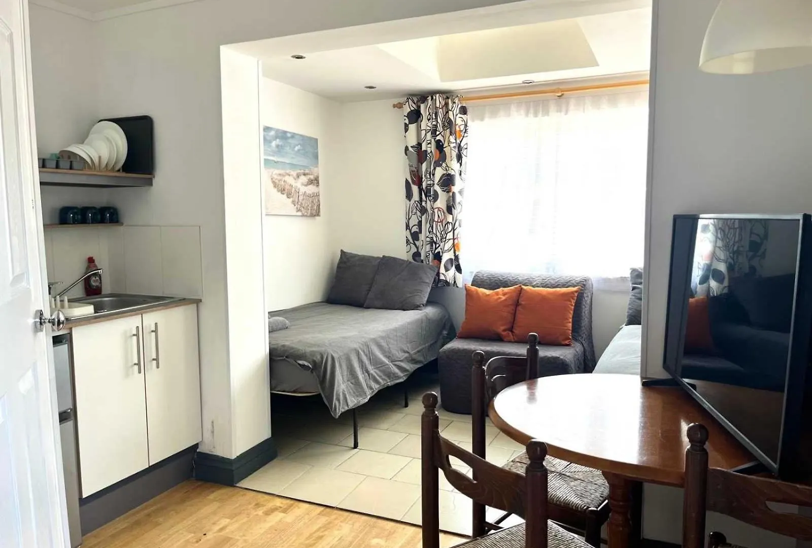 Spacious Apartment - 12 Minutes From Gatwick Ifield