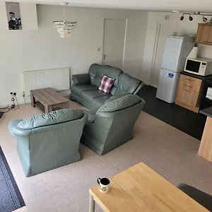 Rentunique Spinney Spacioussuper Snug 1 Bed Home. Apartment