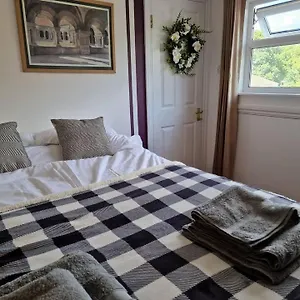 Lopez Crawley Homestay